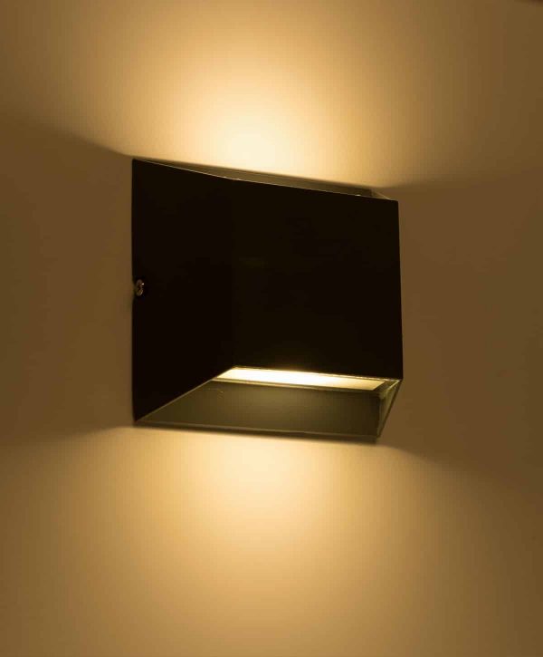 Luker Plutus Outdoor Wall Architectural Light - 1 x 3W